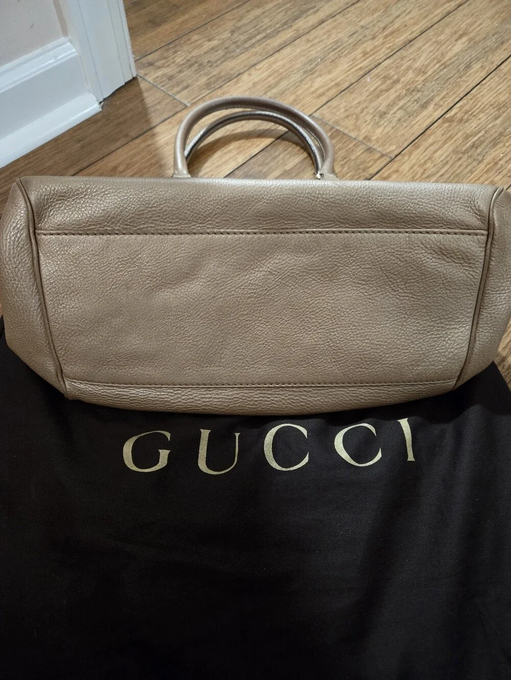 Gucci Authentic Large Sukey Tote In Taupe Pebbled Leather
